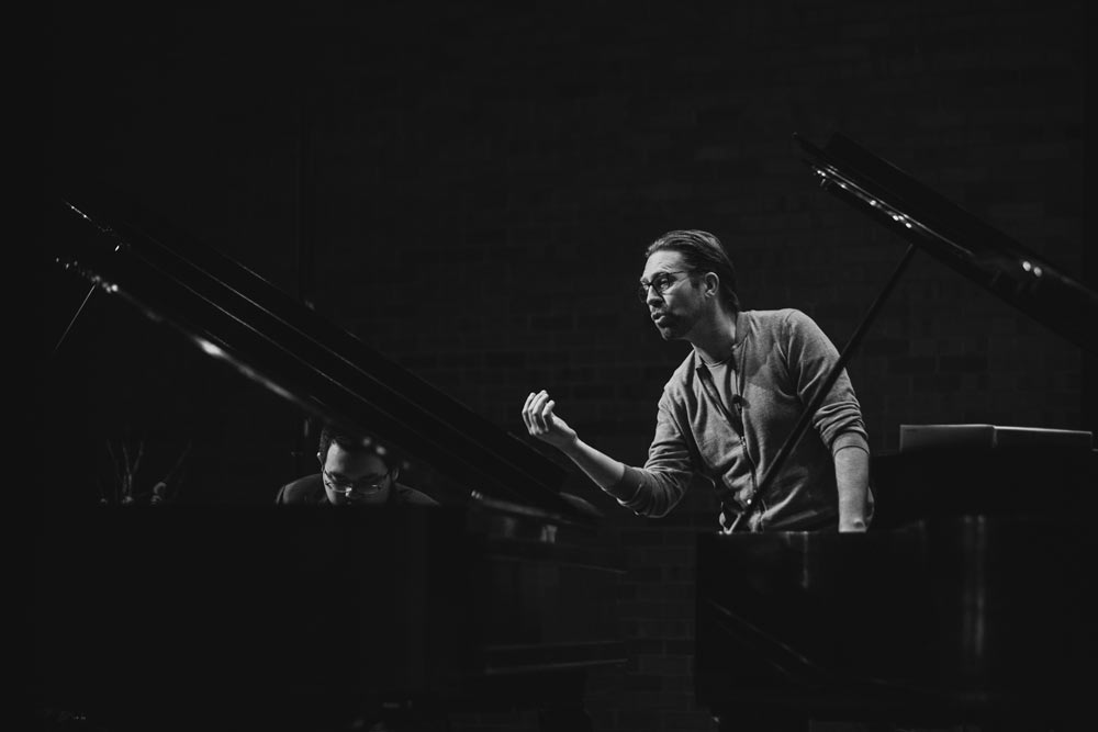 Leif Ove Andsnes teaching gentleman how to play the piano