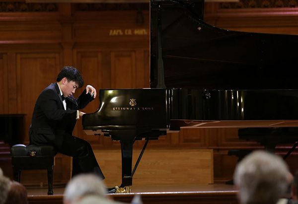 George Li performs in the second round of the Tchaikovsky Competition