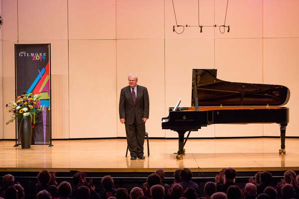 Emanuel Ax standing before the crowd