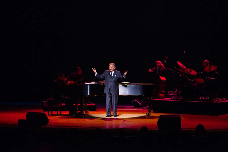 Tony Bennett greeting his audience