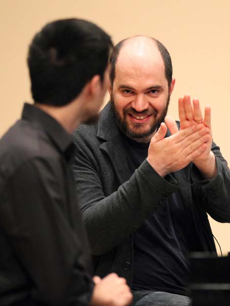 Kirill Gerstein clapping for a student