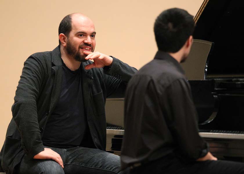 Kirill Gerstein speaking to a student during his master class