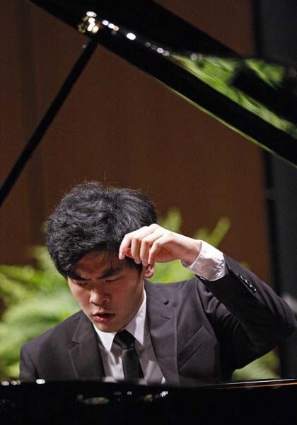 Daniel Hsu performing on the piano