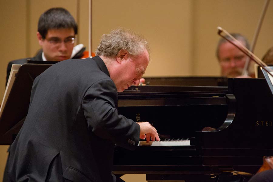 Jeffrey Kahane playing the piano