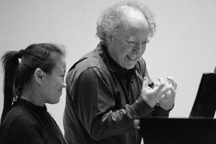 Jeffrey Kahane showing excitement with student