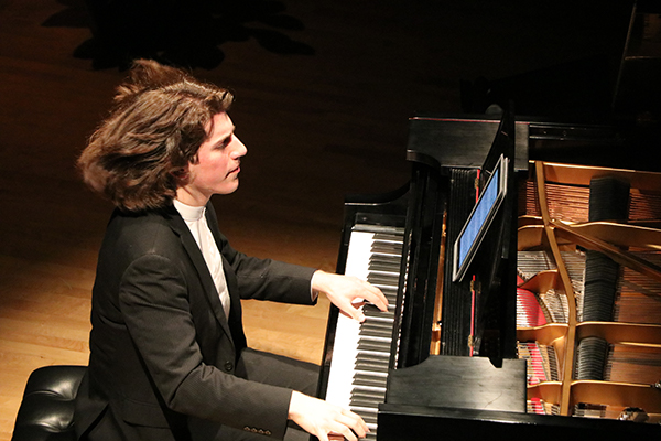 Llewellyn Sanchez-Werner playing piano on stage