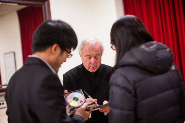 Sir András Schiff signing autographs