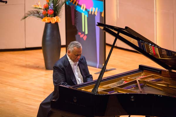 André Watts playing on stage