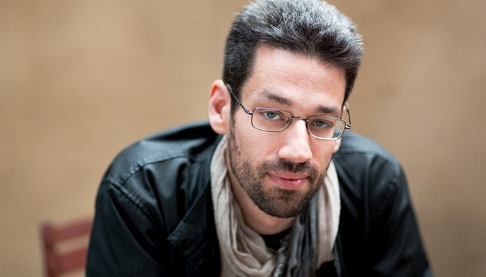 portrait of jonathan biss looking directly into camera