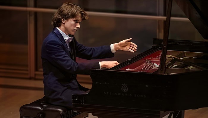 arseniy gusev performing piano