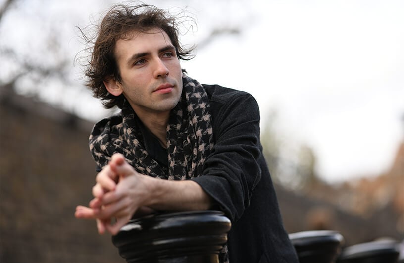 portrait of 2024 gilmore artist alexandre kantorow posing outside