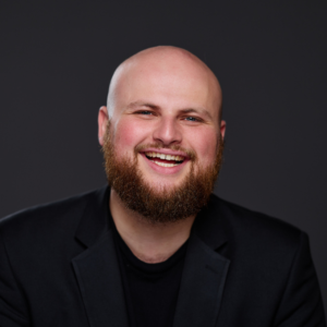 aris chalin headshot